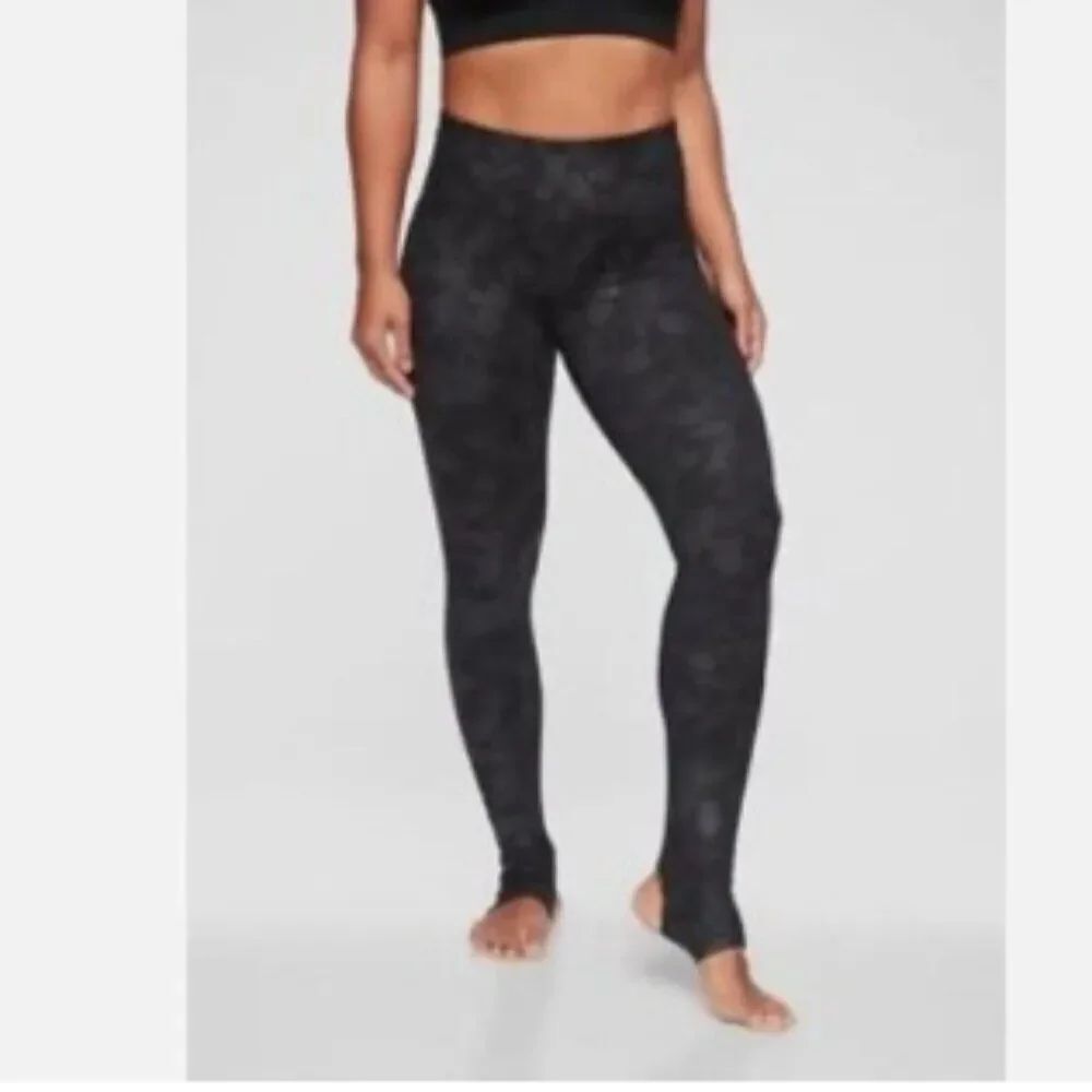 Like New! Athleta Black Midnight Garden Stirrup Leggings in Size S